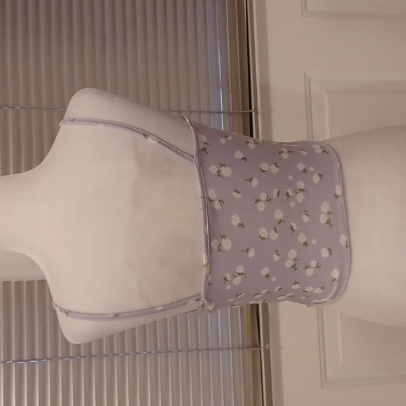 4/$40 Light Purple Floral Fitted Tank Top - Size US 4 (Small) - Picture 4 of 7